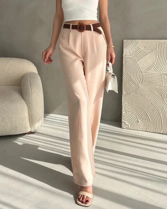 Bej Pantolon – Şık ve Rahat Kadın Modeli - 1