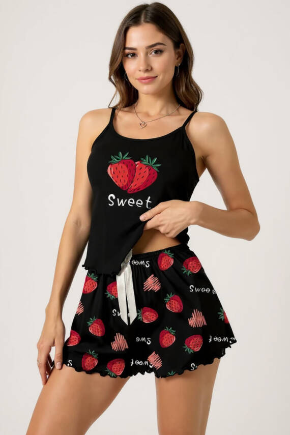 Çilek Baskılı Siyah Askılı Şortlu Pijama Takımı - 1