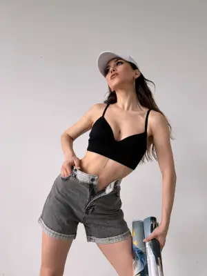 Gri Kot Şort Etek – Spor ve Şık Kadın Modeli - 
