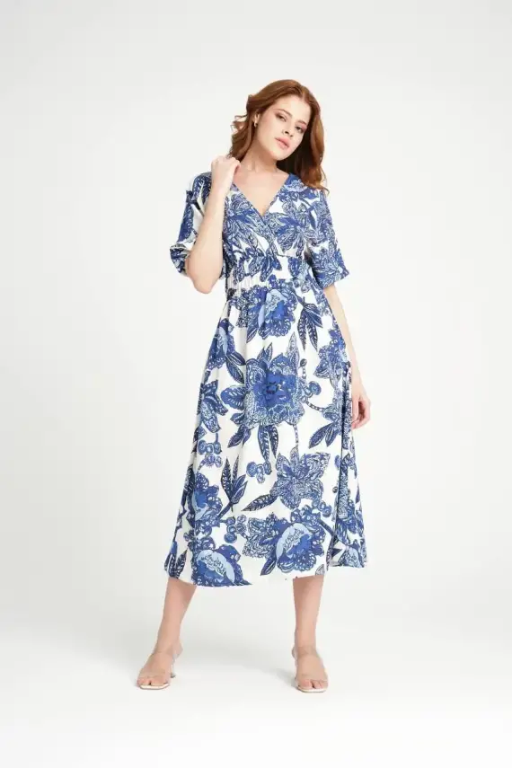Mavi Çiçek Desenli V Yaka Elbise - Şık ve Rahat Tasarım - 1