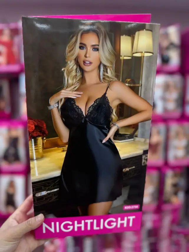 Siyah Saten Dantel Detaylı Gecelik - 1