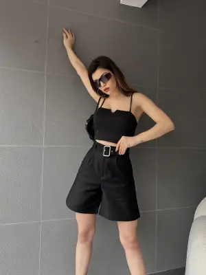 Siyah Kemerli Şort – Modern ve Şık Kadın Modeli - 